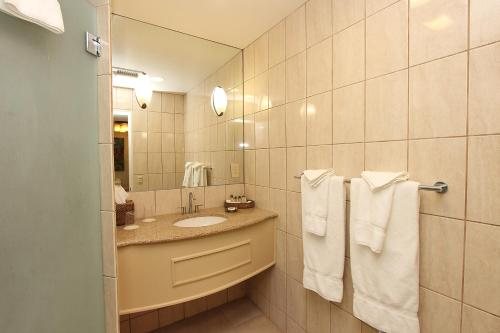 Santiago Resort A Gay Men s Resort — Bathroom