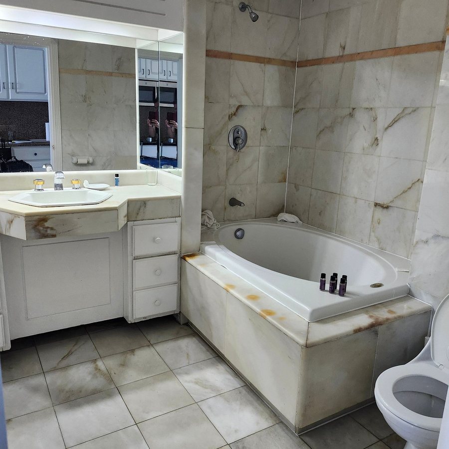 Sapphire Beach Club Resort — Bathroom