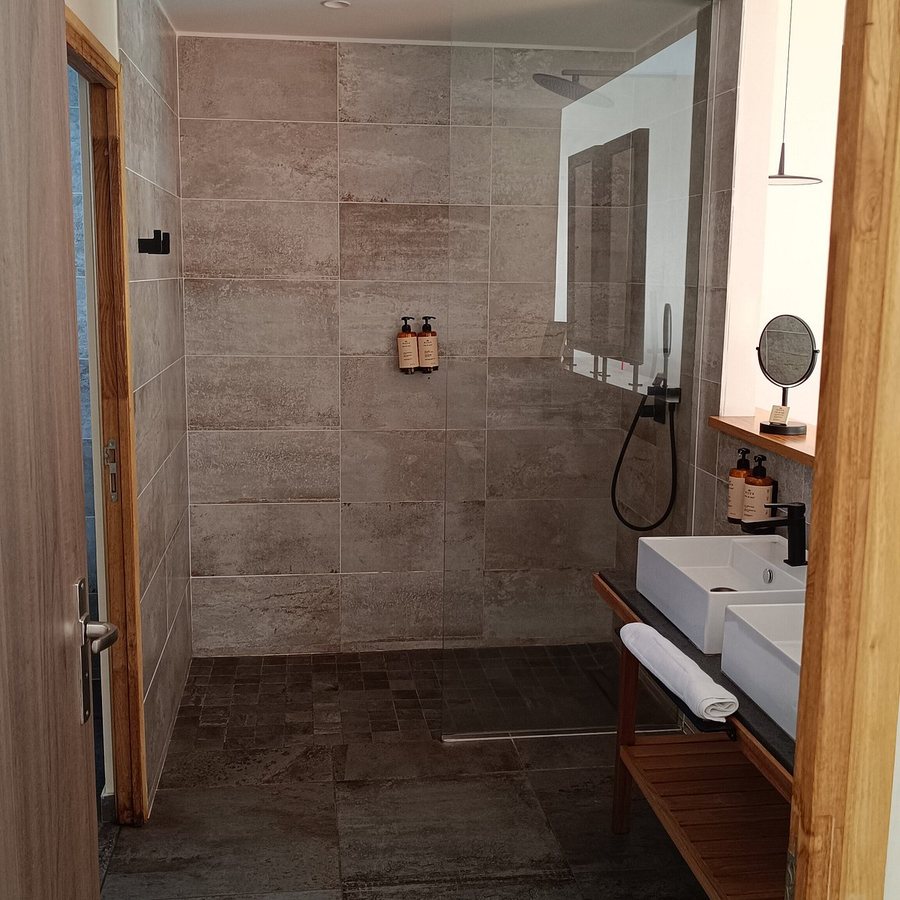 Sarana Hotel Spa — Bathroom