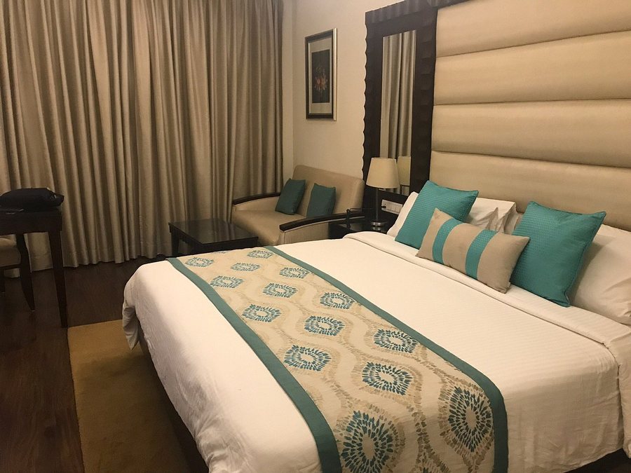Sarovar Portico Naraina — Guest room