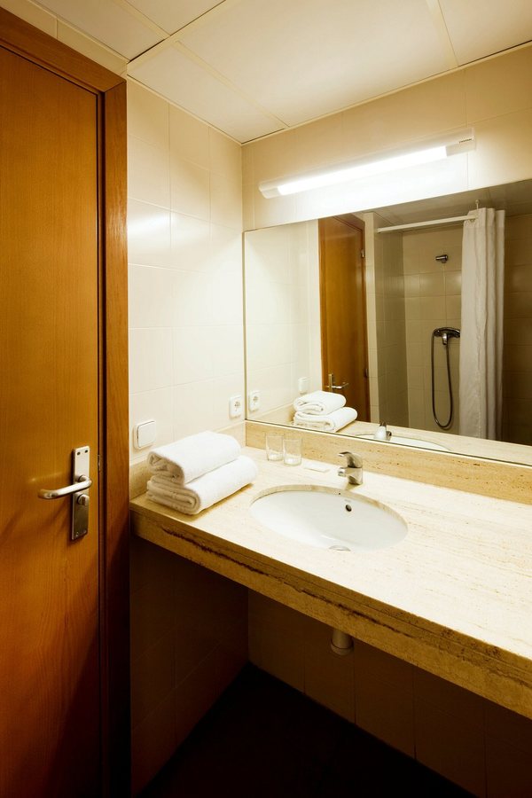 Sarria Residencia Universitaria Barcelona Catalonia — Bathroom