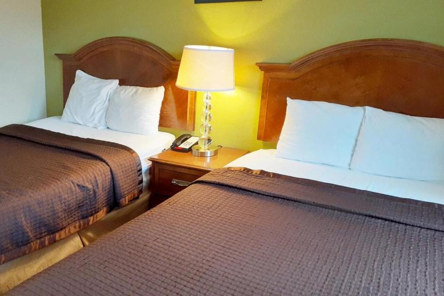 Savannah Garden Hotel — Guest room