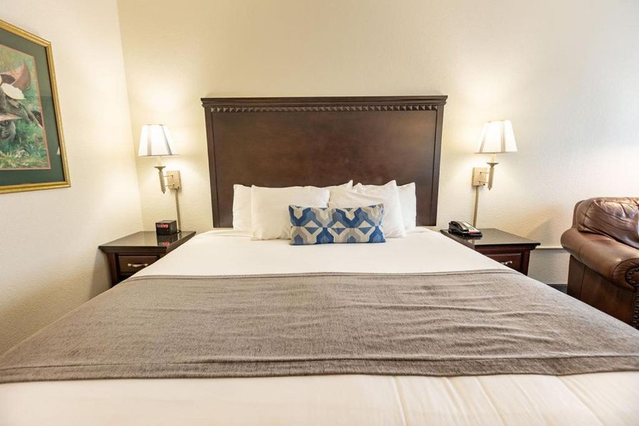 Savannah House Hotel — Guest room