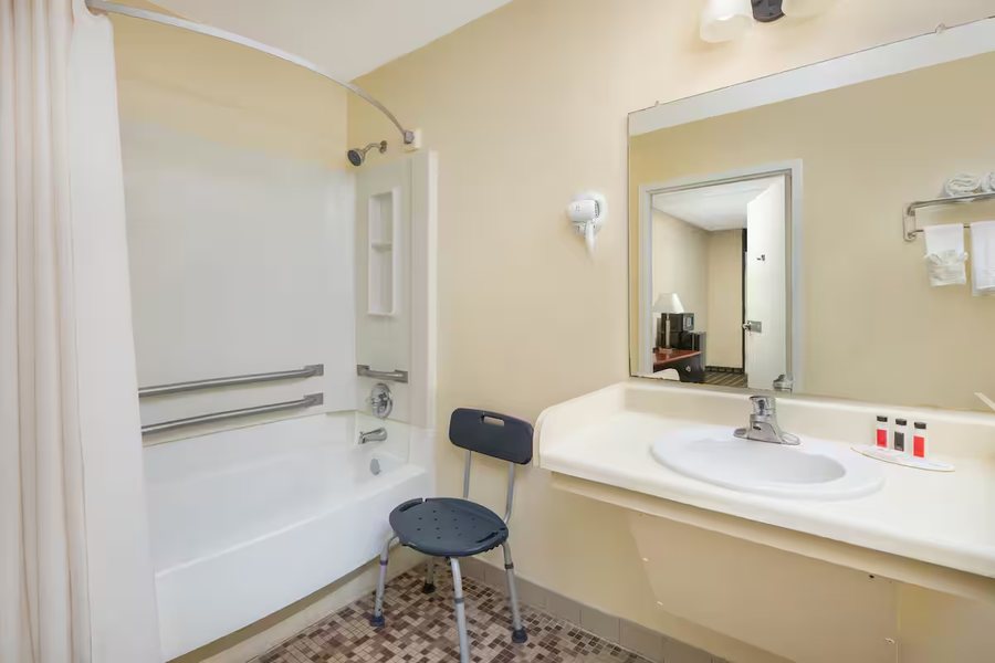 Savannah South KOA — Bathroom