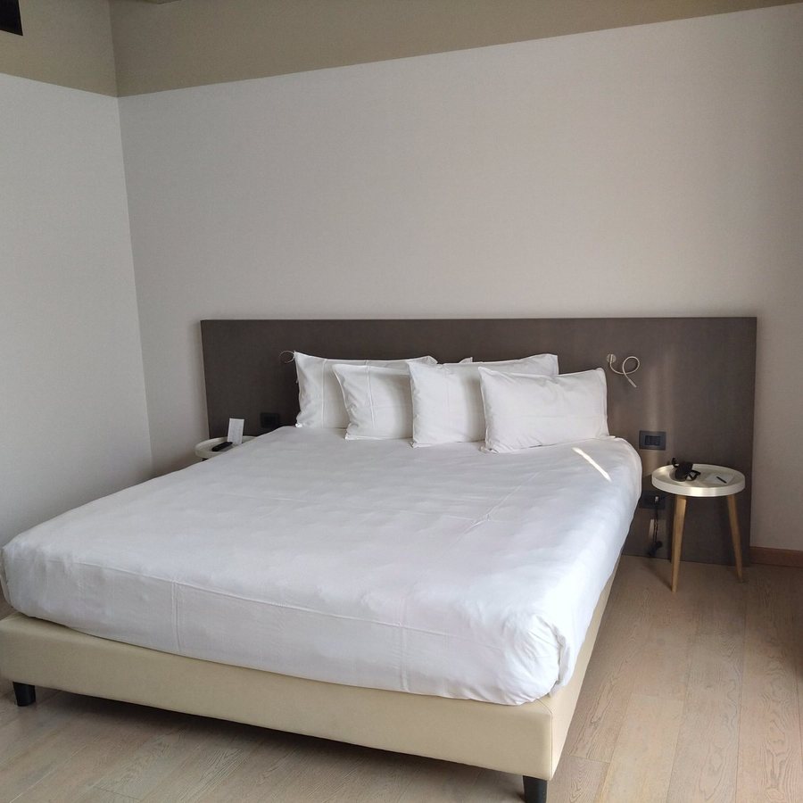 Savona 18 Suites — Guest room