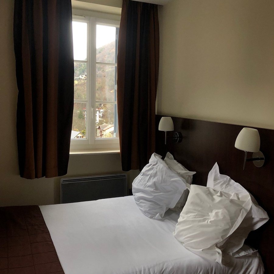Savoy Hotel — Guest room