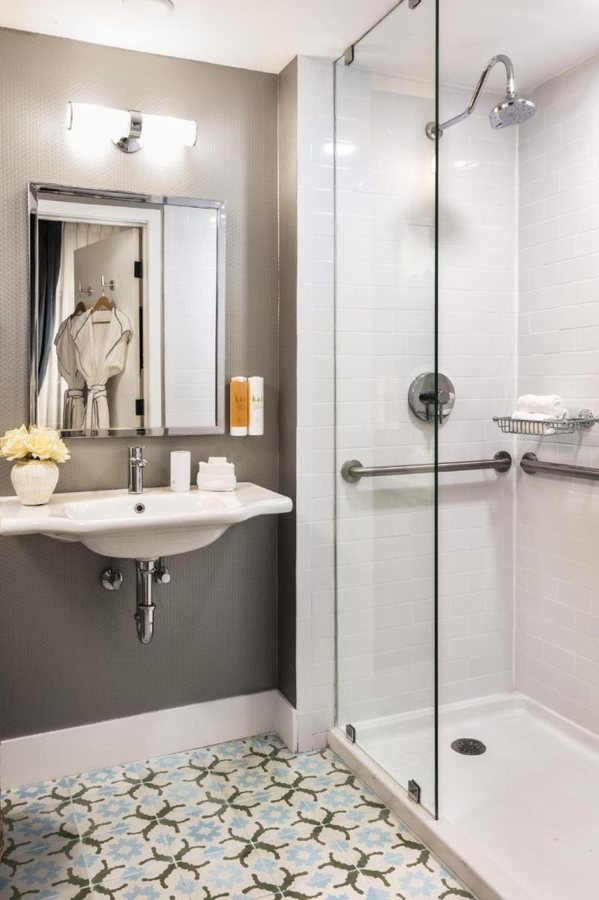 Savoy Hotel Miami Beach Miami Beach Florida — Bathroom