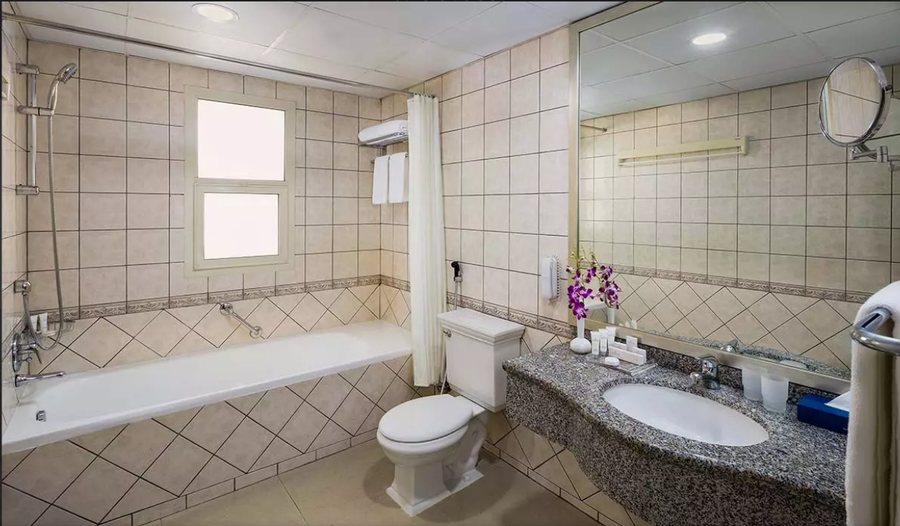 Savoy Park Hotel Apartments — Bathroom