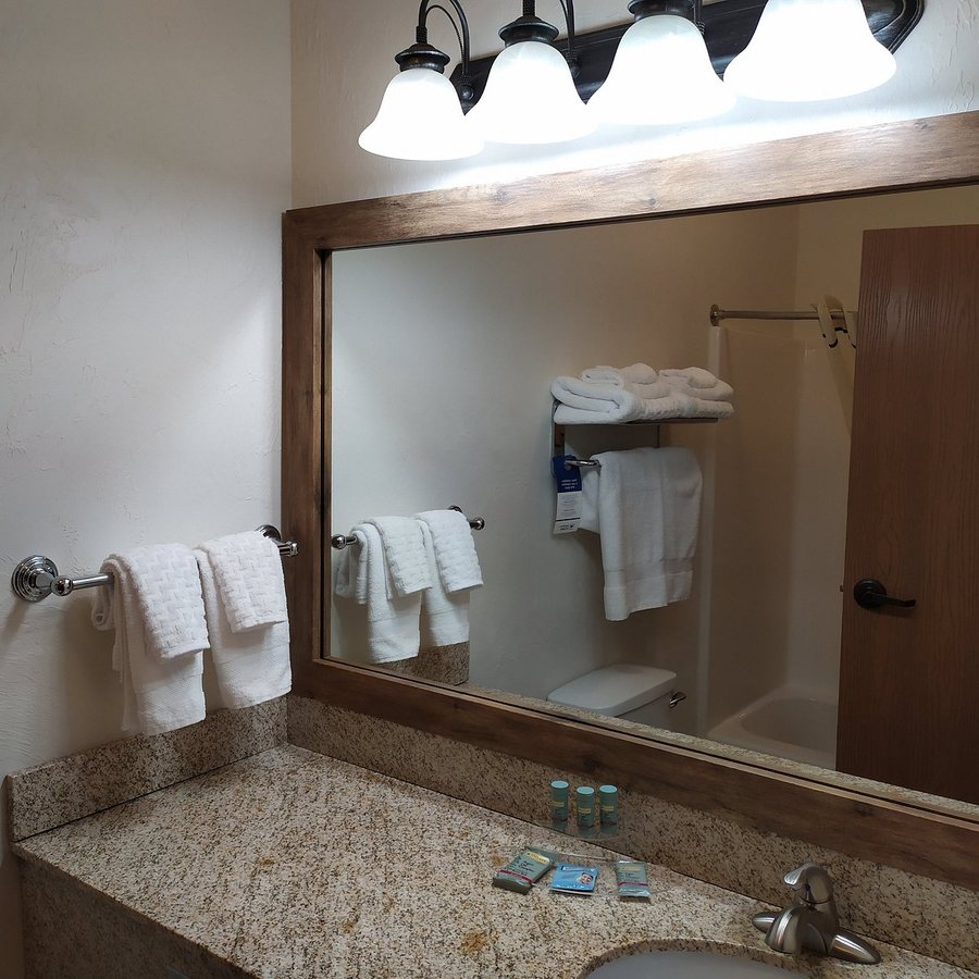 Sawin Logs — Bathroom