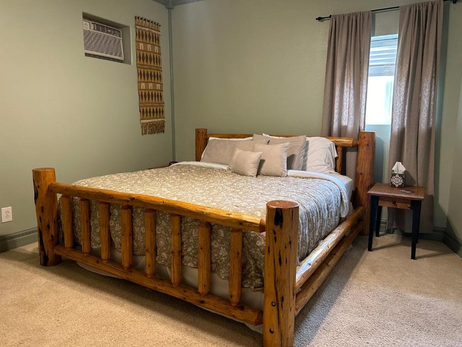 Sawin Logs — Guest room