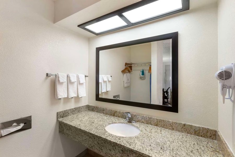 Sawmill Camping Resort — Bathroom