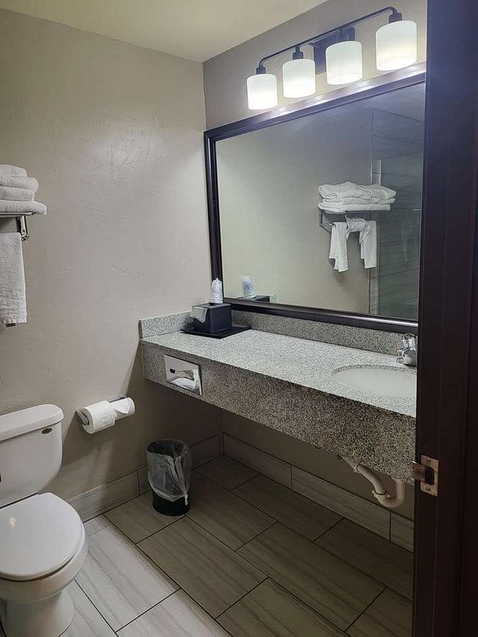 Sawtooth Hotel — Bathroom