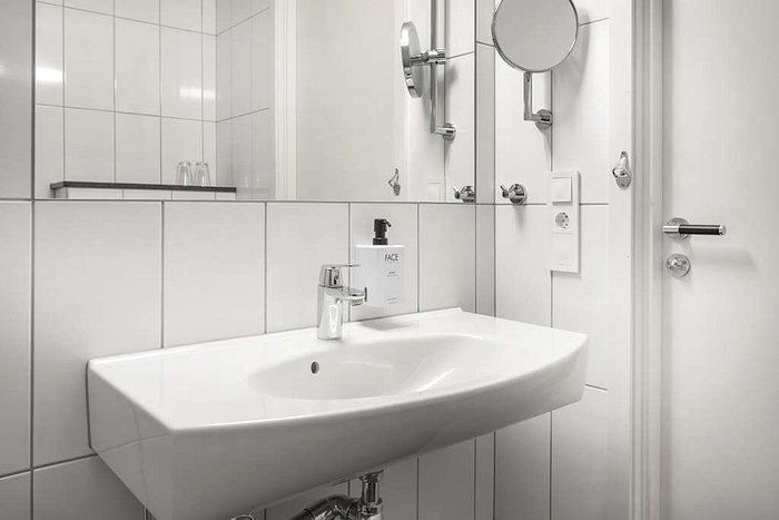 Scandic Linkoping Vast — Bathroom