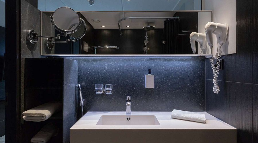 Scandic Tampere Hameenpuisto — Bathroom