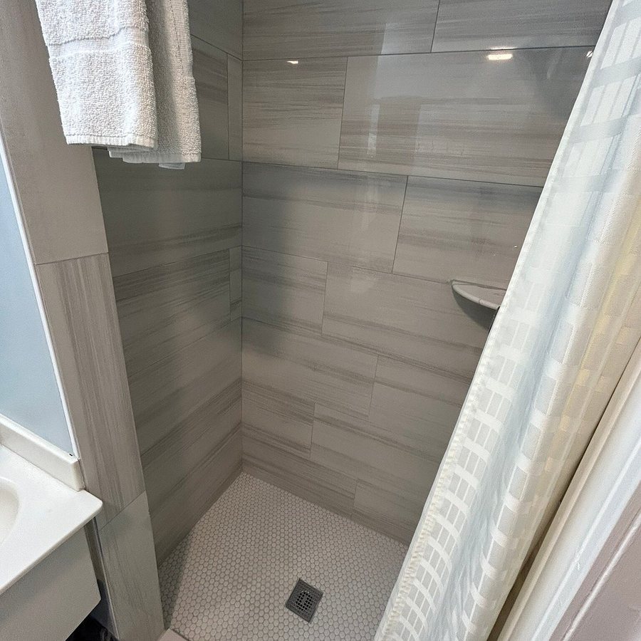Scarborough Beach Motel — Bathroom