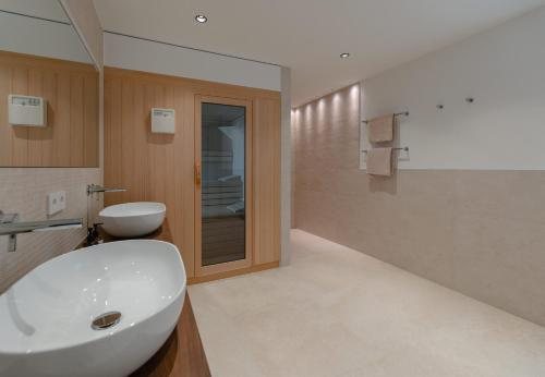 Schloss Plars Wine Suites — Bathroom