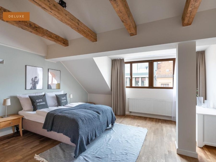 Schoenhouse Avenue — Guest room