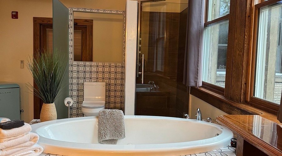 School 31 Lofts — Bathroom
