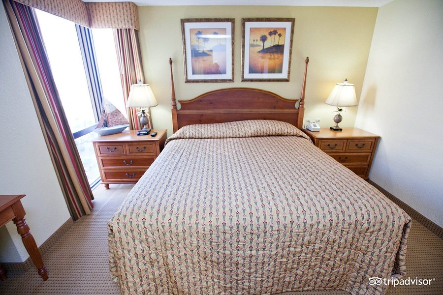 Schooner Beach Racquet Club — Guest room