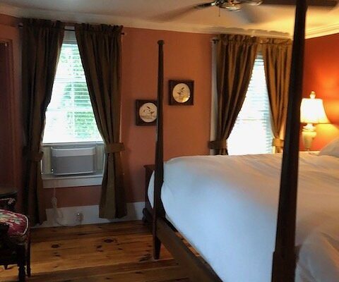 Scotch Hill Inn — Guest room