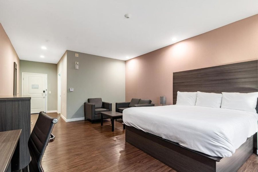 Scott Inn Suites Downtown Houston — Guest room