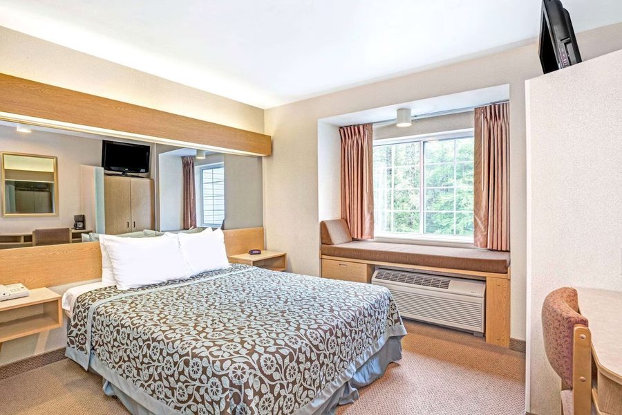 Scottish Inn Sturbridge — Guest room