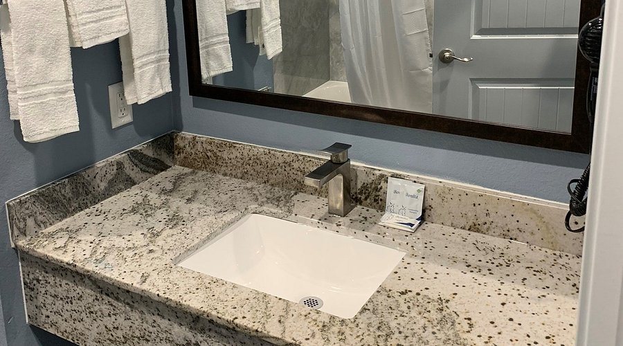 Scottish Inns Suites Houston Hwy 6 South — Bathroom
