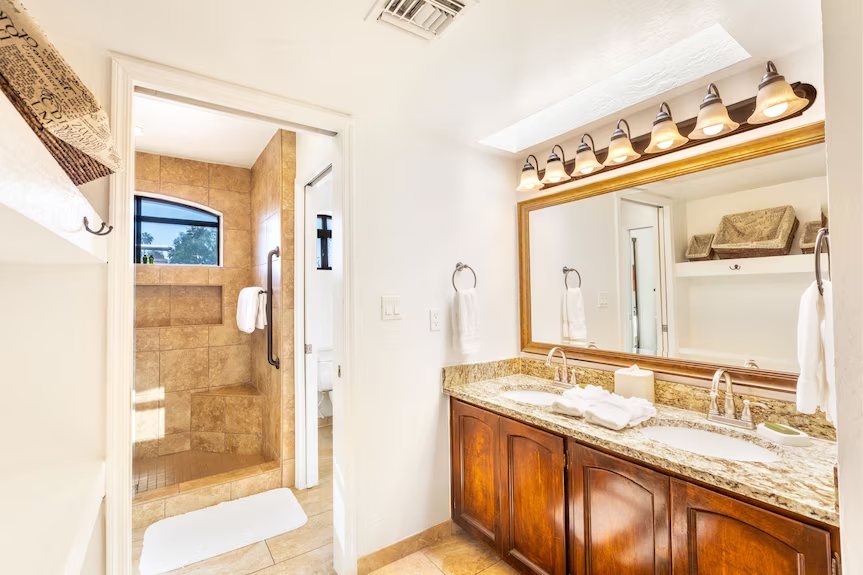 Scottsdale Camelback Resort — Bathroom