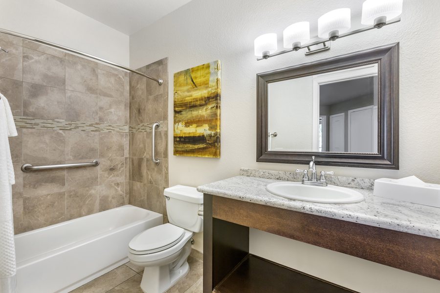Scottsdale Park Suites — Bathroom