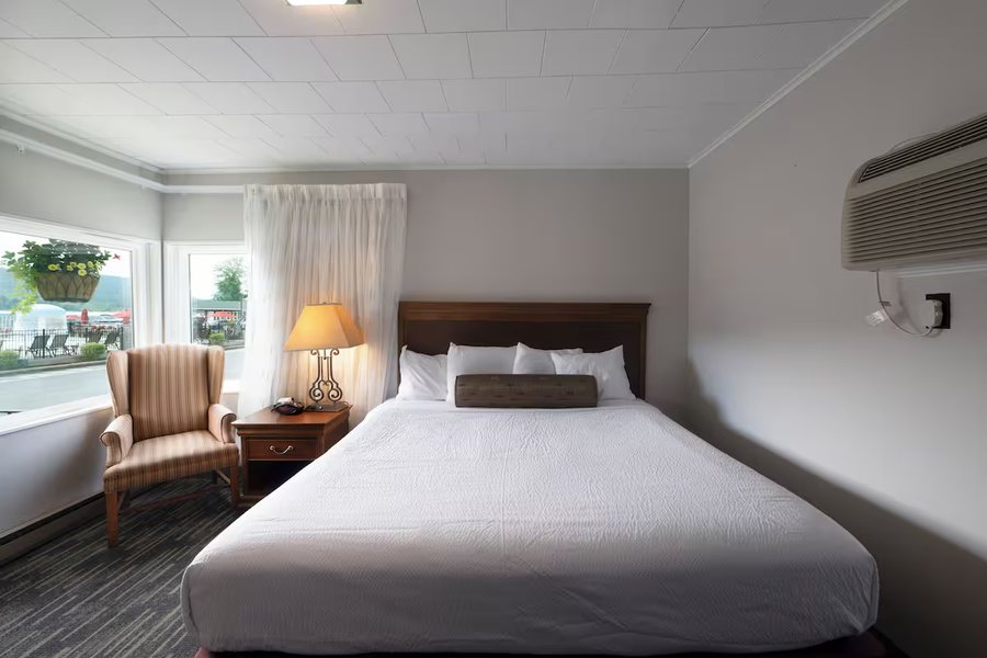 Scotty s Lakeside Resort — Guest room