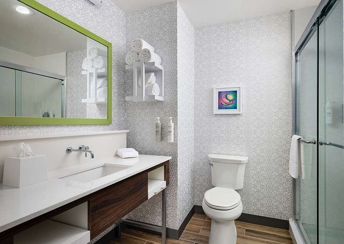 SCP Redmond Hotel — Bathroom