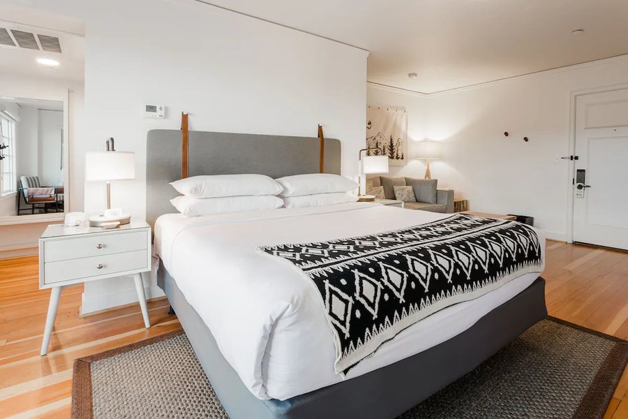 SCP Redmond Hotel — Guest room