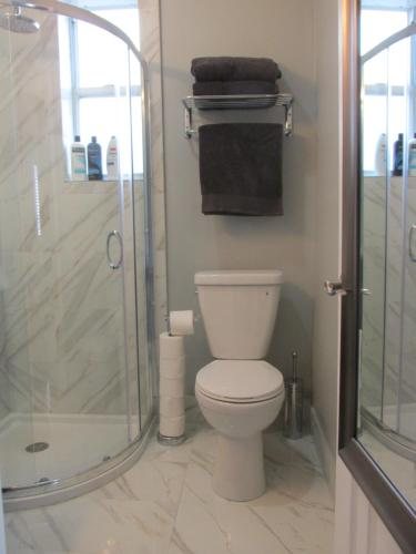 Sea Breeze Apartments Miami Beach Florida — Bathroom