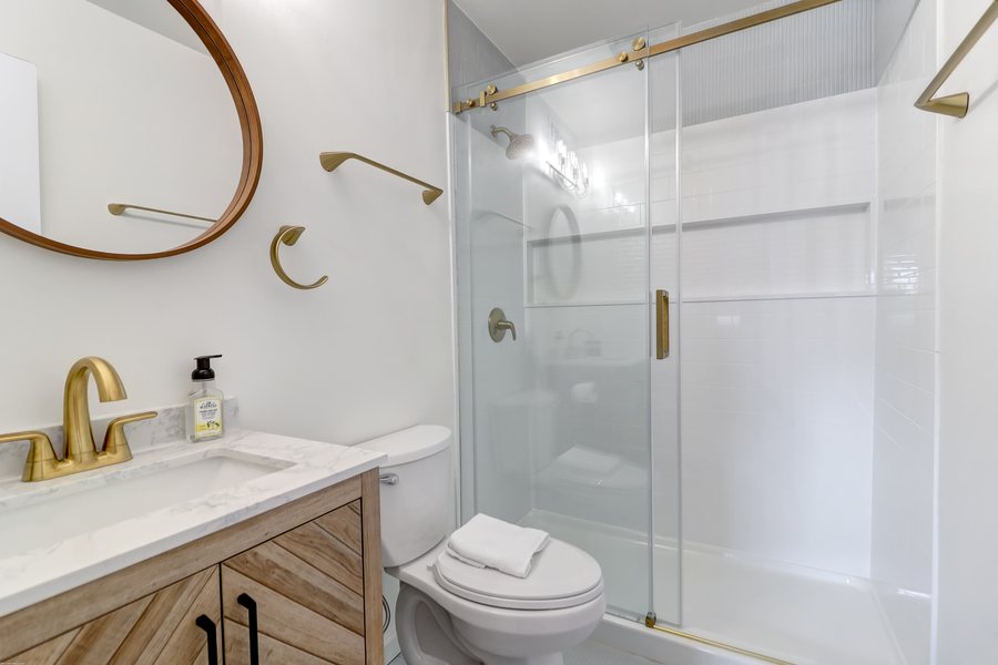Sea Cabins and Oceanside Villas — Bathroom