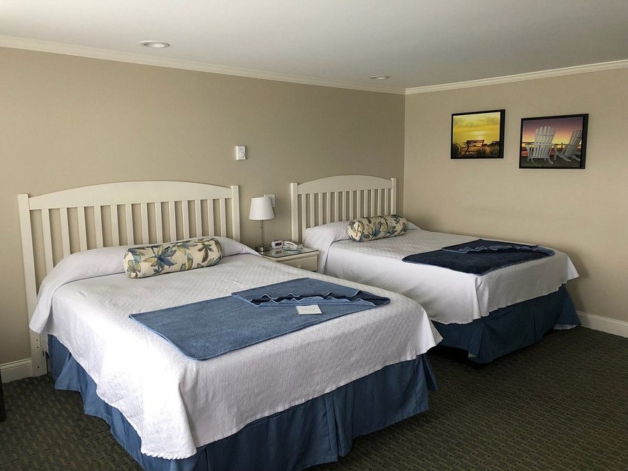 Sea Chambers Motel — Guest room