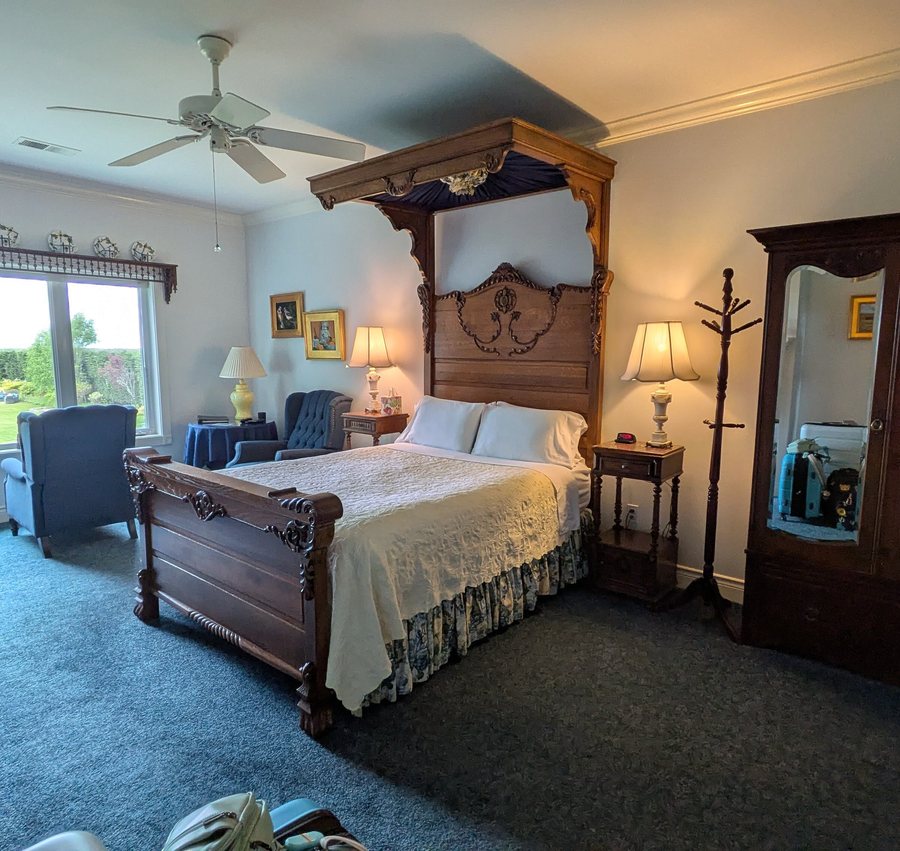 Sea Cliff Gardens Bed Breakfast — Guest room