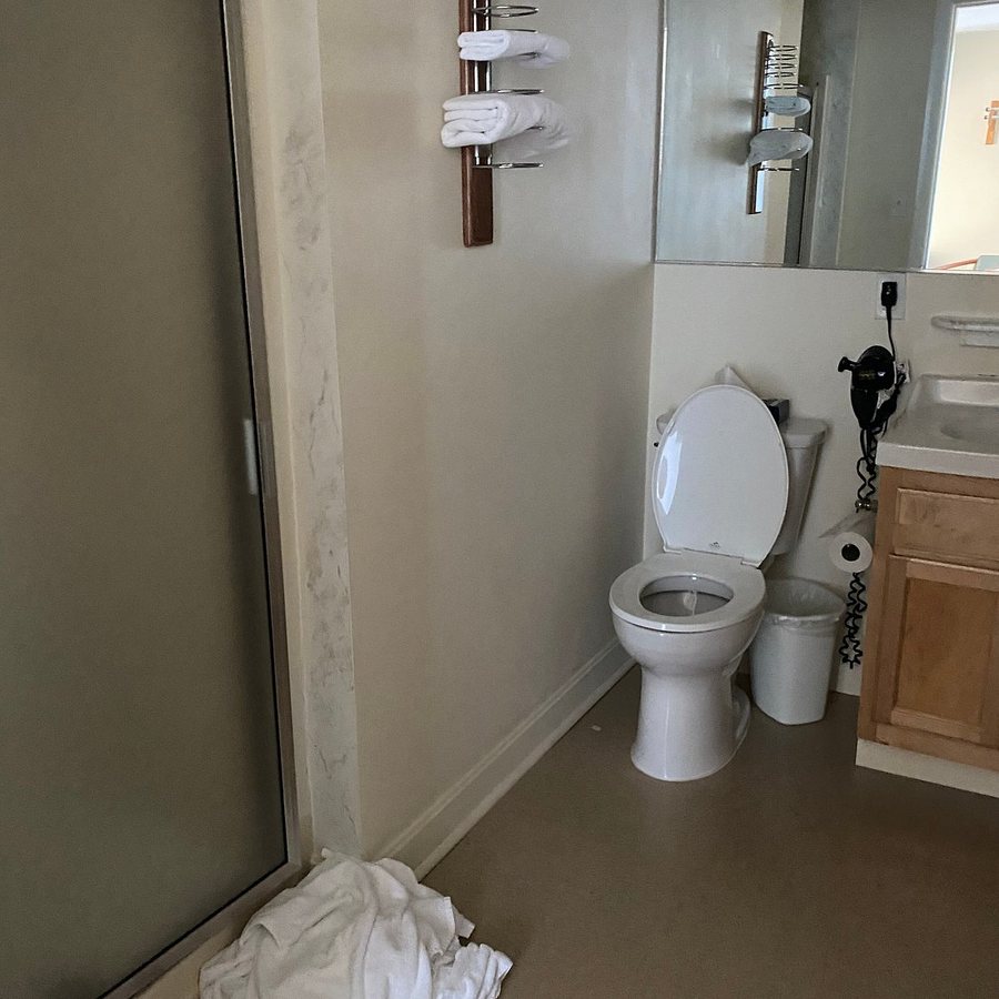 Sea Cliff House Motel — Bathroom