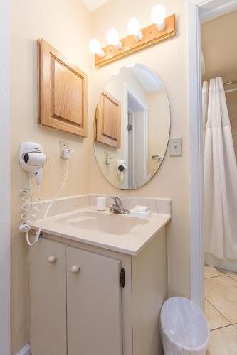 Sea Club IV — Bathroom