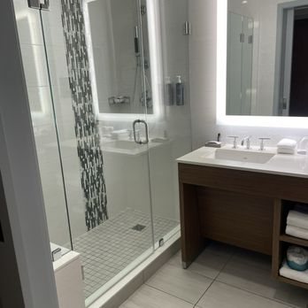 Sea Club V Beach Resort — Bathroom