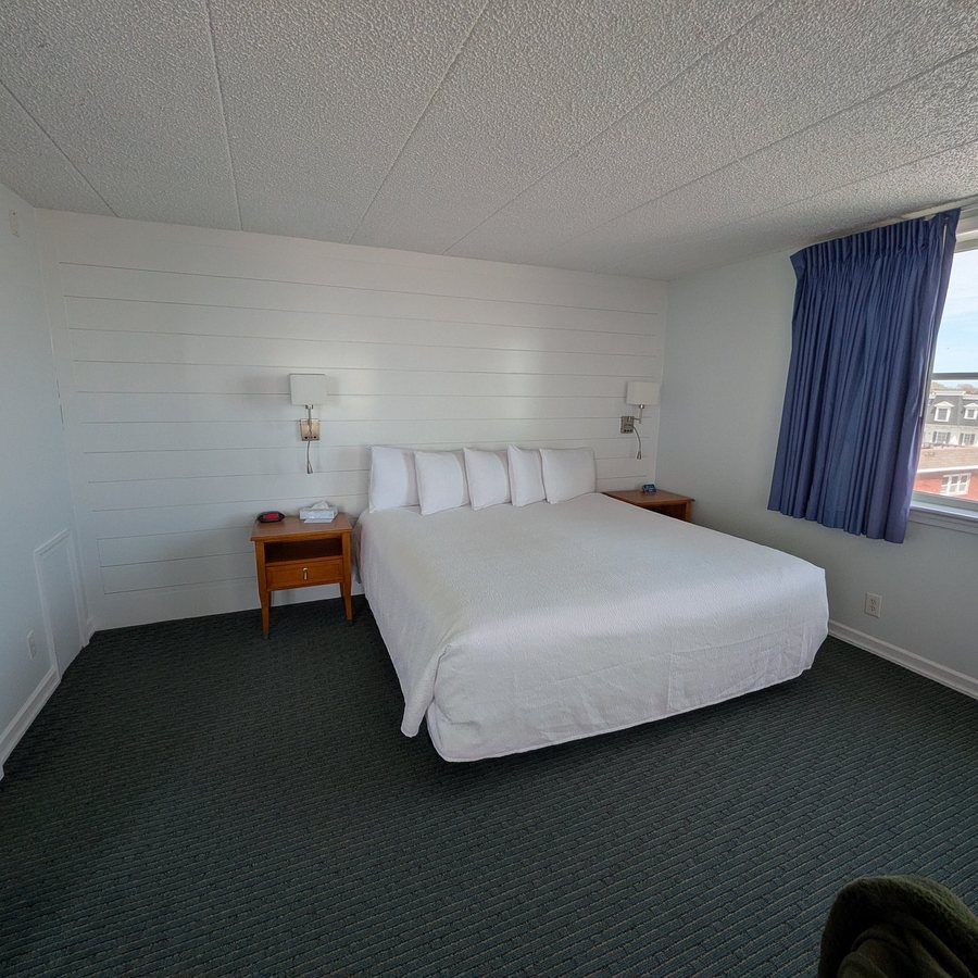 Sea Crest Inn — Guest room