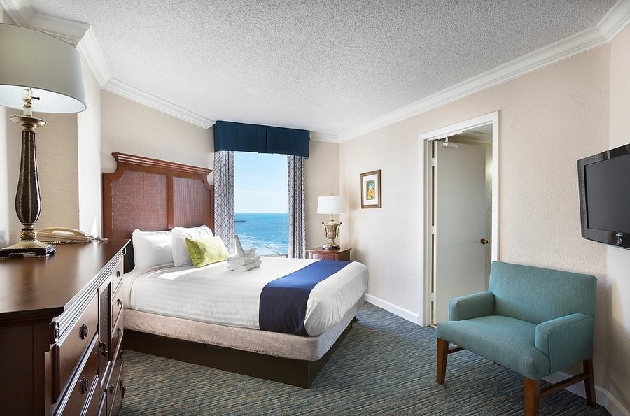 Sea Crest Oceanfront Resort — Guest room
