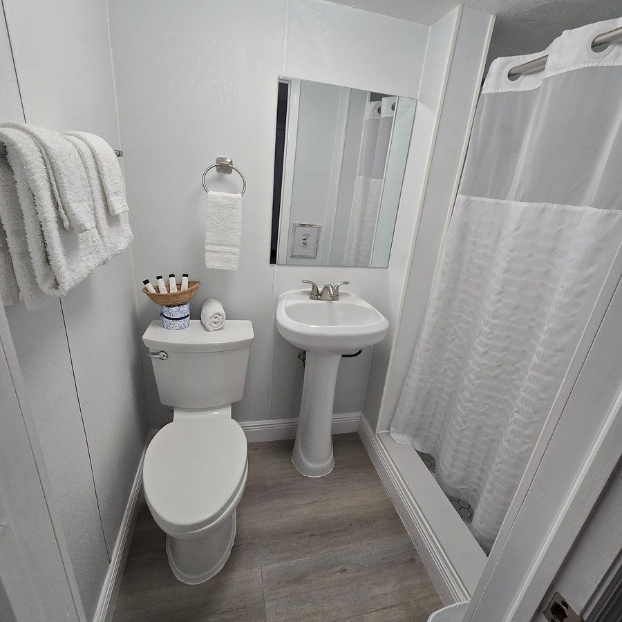 Sea Dell Motel — Bathroom