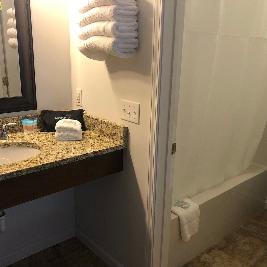 Sea Esta Motel II — Bathroom