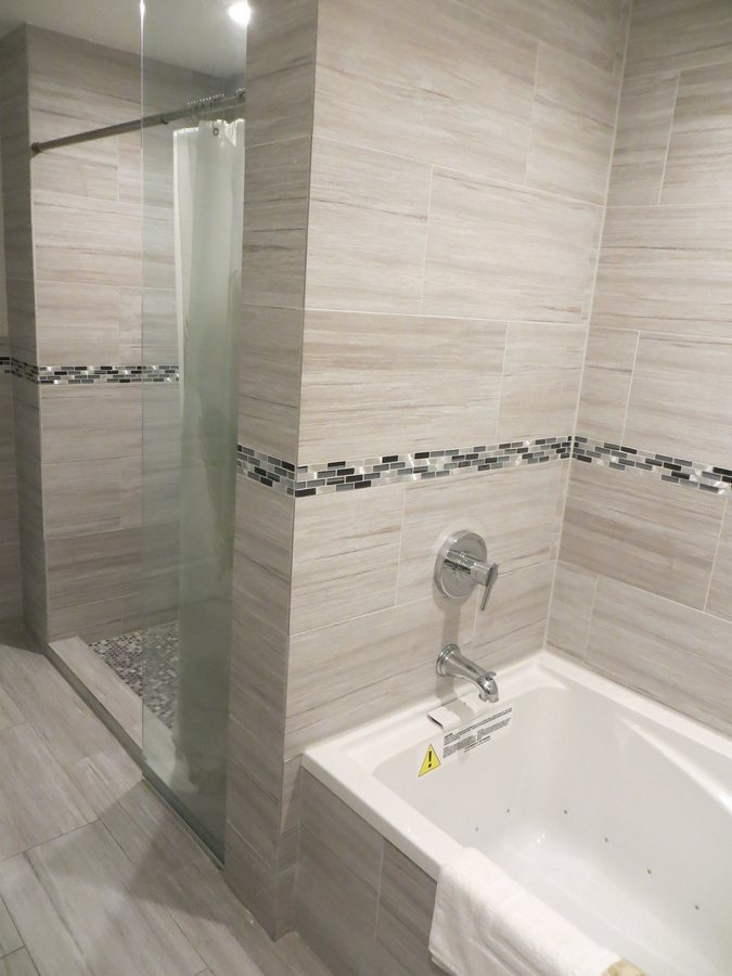 Sea Lord Hotel Suites — Bathroom