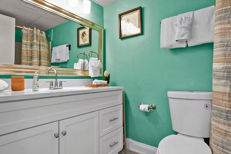 Sea Mist Oceanfront Resort — Bathroom