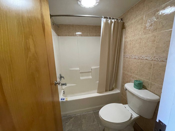 Sea Palace Motel — Bathroom