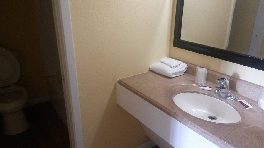 Sea Shell Inn Motel — Bathroom