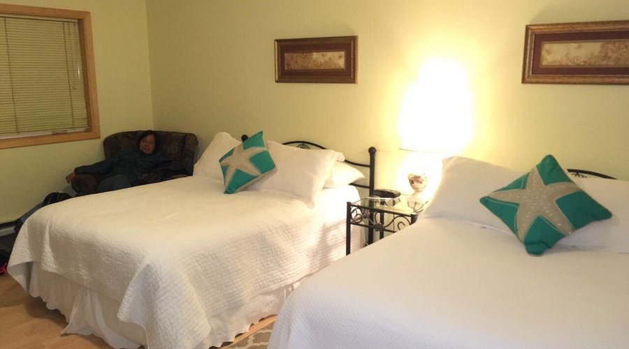 Sea Treasures Inn — Guest room