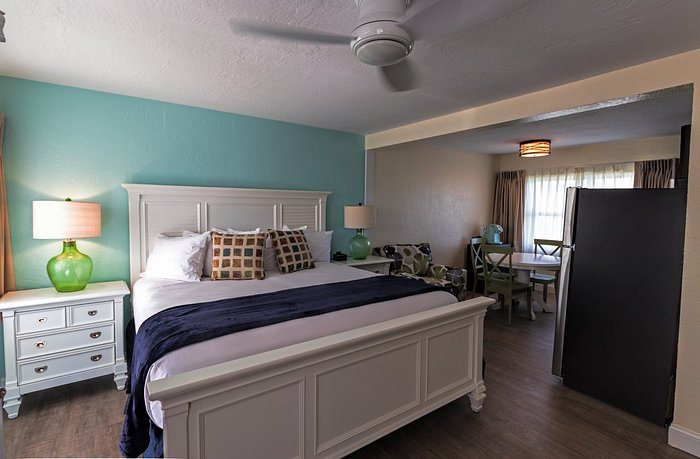 Sea View Inn — Guest room