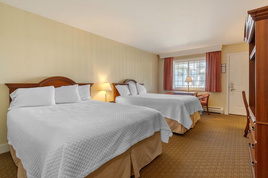 Seacastles Resort Inn and Suites — Guest room
